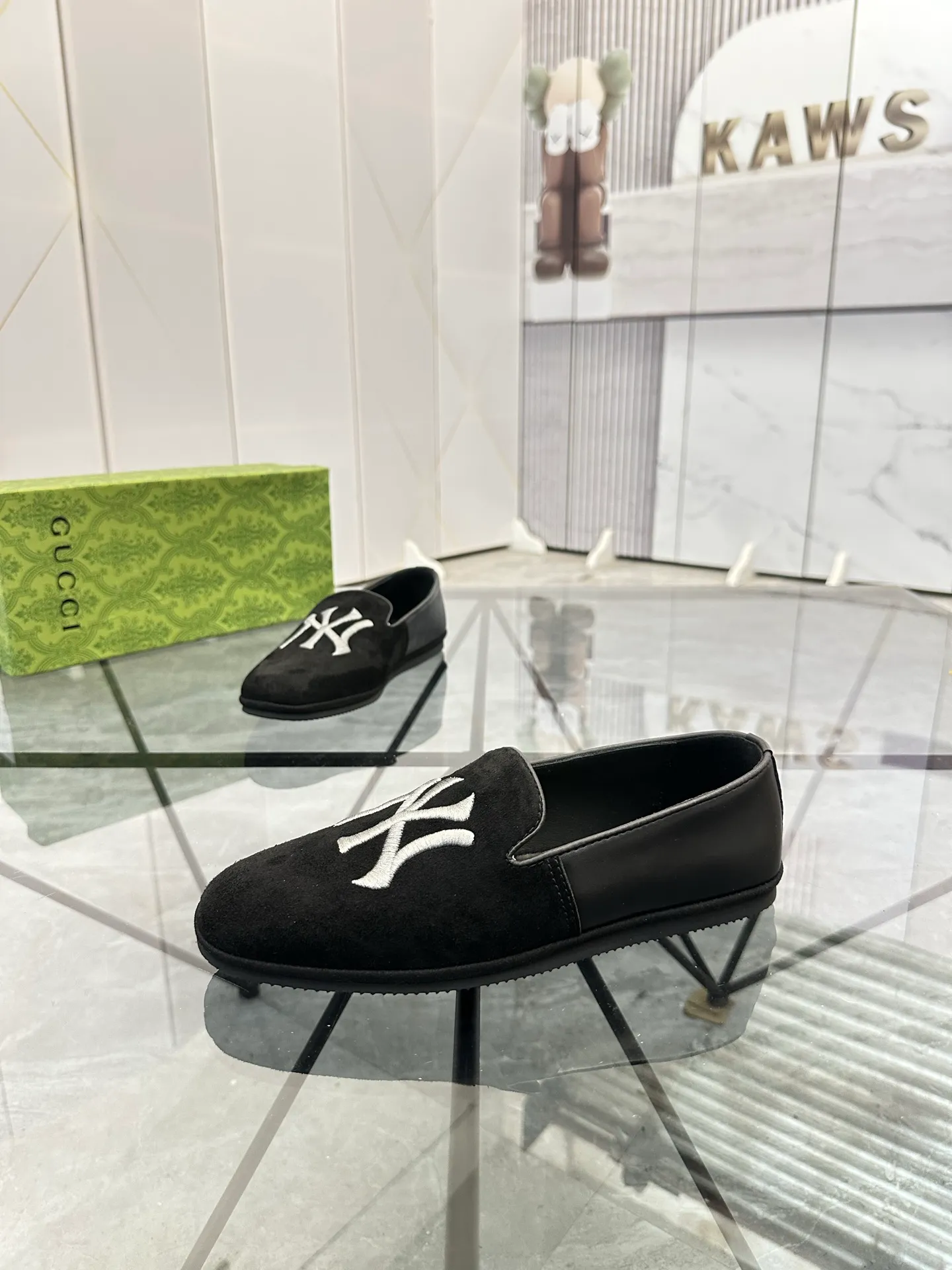 Men's shoes for sale💰: 💰P460¥ Product trademark: Gucci* "Gucci*" slip-on shoes, lazy shoes, regular size: 38-44. (can be customized to 45.) Product materials: imported first-layer nubuck leather upper, water-dyed cowhide lining, original outsole. No.: D301